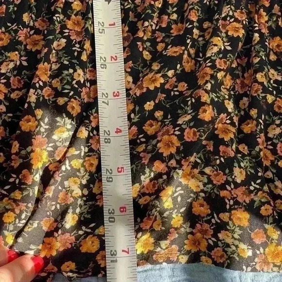 Aura Floral Babydoll Mini Dress size M in new like condition. Feminine, cowgirl - Picture 5 of 6